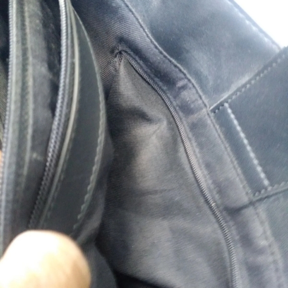 Vintage Women's Black Fossil handbag - Picture 3 of 8